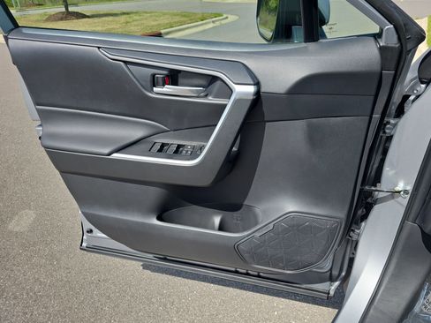 Used 2025 Toyota RAV4 XLE w/ Convenience Package image 29