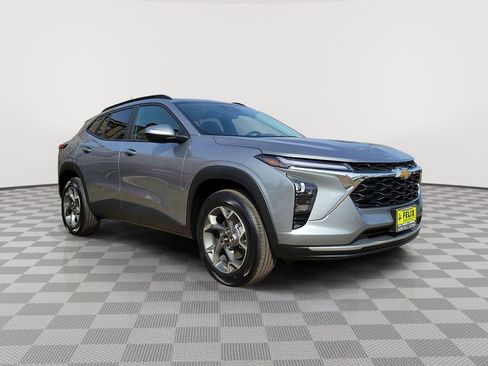 New 2026 Chevrolet Trax LT w/ Driver Confidence Package image 2