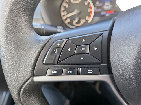 Used 2025 Nissan Altima 2.5 SV image 16