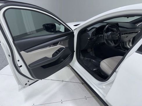 Used 2019 MAZDA MAZDA3 AWD Hatchback w/ Preferred Pkg image 9