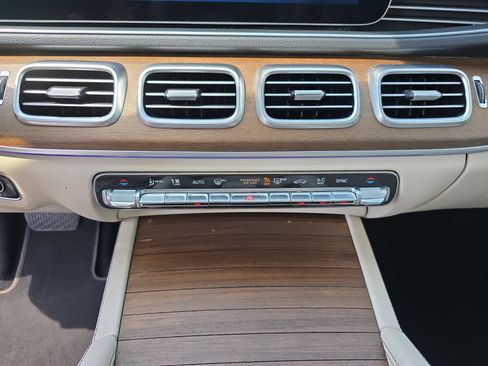 Used 2024 Mercedes-Benz GLE 450 4MATIC image 29