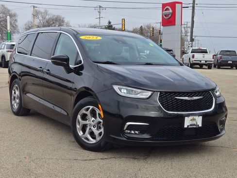 Used 2024 Chrysler Pacifica Limited FWD image 4