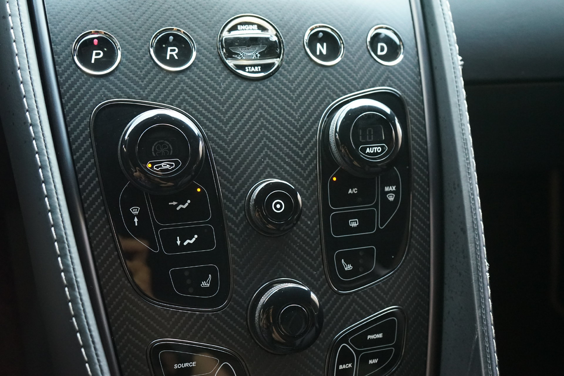 Used 2015 Aston Martin Vanquish Coupe RWD image 19