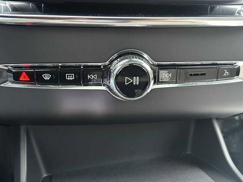 Certified 2025 Volvo XC90 T8 Ultra image 32