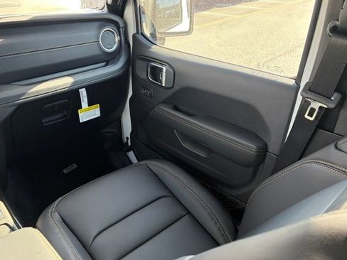 New 2026 Jeep Wrangler Unlimited Sahara AWD/4WD image 37