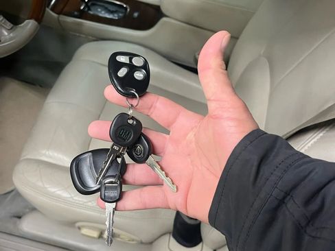 Used 2003 Cadillac Seville SLS w/ Preferred Equipment Group image 9