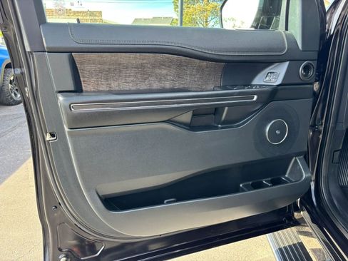 Used 2021 Ford Expedition Max Limited AWD/4WD image 9