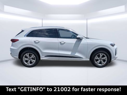Certified 2025 Audi Q5 Premium w/ Convenience Package AWD/4WD image 2
