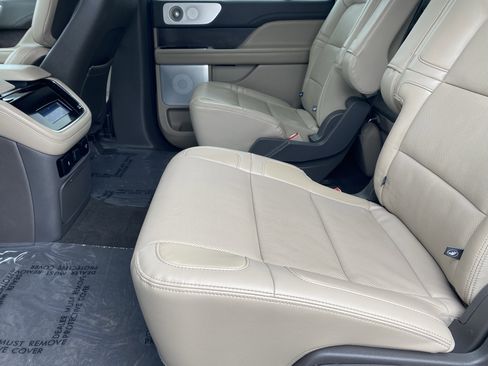 Used 2023 Lincoln Navigator L Reserve image 14