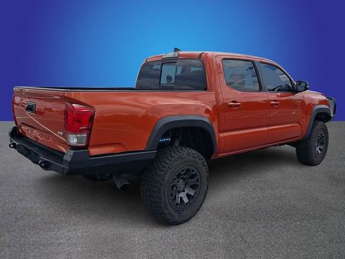 Used 2017 Toyota Tacoma TRD Off-Road w/ Tow Package AWD/4WD image 4