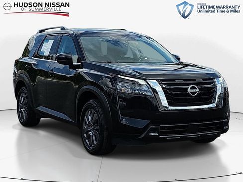 Used 2024 Nissan Pathfinder SV FWD image 1