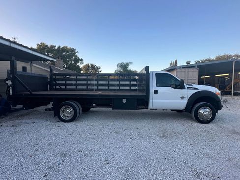 Used 2016 Ford F550 2WD Regular Cab Super Duty image 3