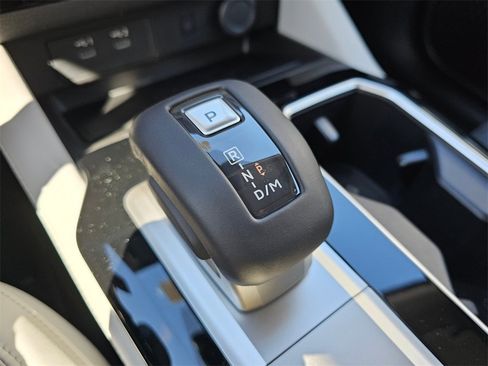 New 2025 Mitsubishi Outlander SE image 13