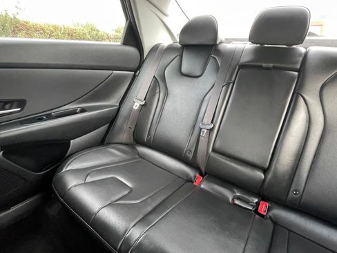 Used 2025 Hyundai Elantra Limited image 38