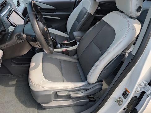 Used 2019 Chevrolet Bolt Premier w/ Infotainment Package FWD image 16