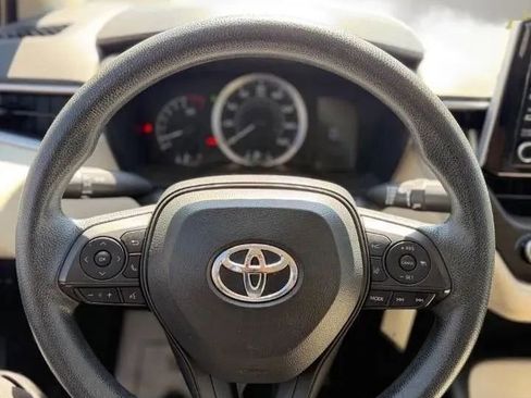 Used 2021 Toyota Corolla LE FWD image 12