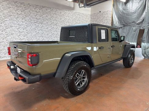 Used 2025 Jeep Gladiator Mojave w/ Safety Group AWD/4WD image 7