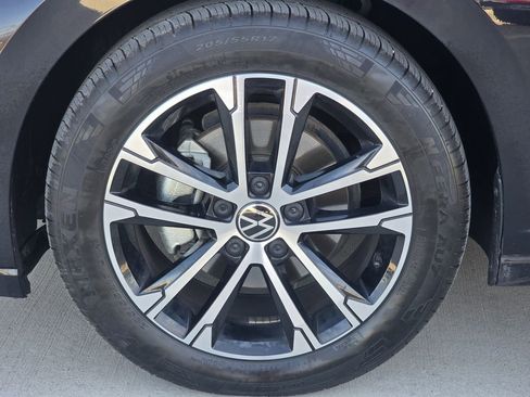 Used 2025 Volkswagen Jetta Sport image 8