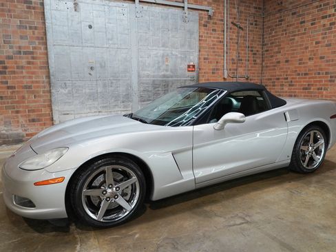Used 2006 Chevrolet Corvette Coupe w/ Preferred Equipment Group RWD image 8