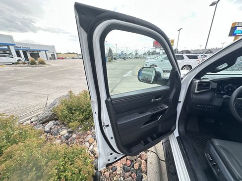 Used 2025 Toyota Tundra Limited AWD/4WD image 23