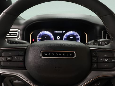 Used 2024 Jeep Wagoneer Series II AWD/4WD image 15