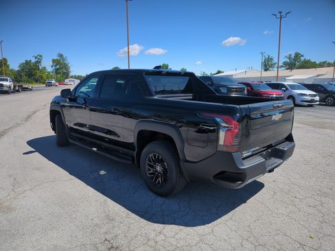 Used 2025 Chevrolet Silverado EV LT AWD/4WD image 5
