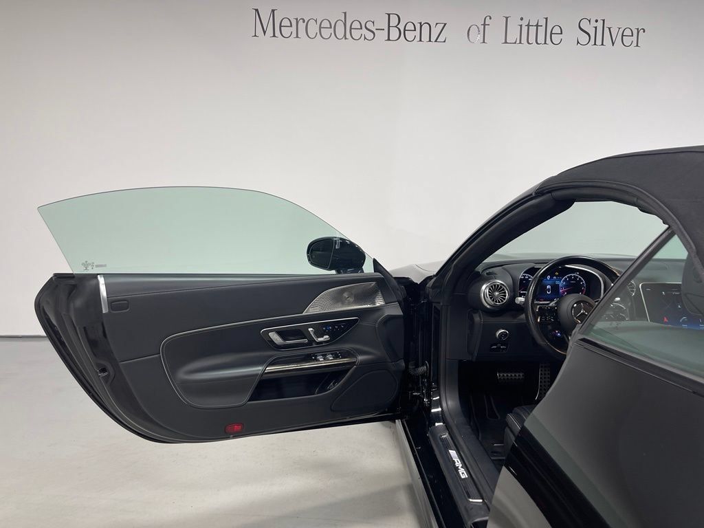 Used 2022 Mercedes-Benz SL 63 AMG 4MATIC image 21
