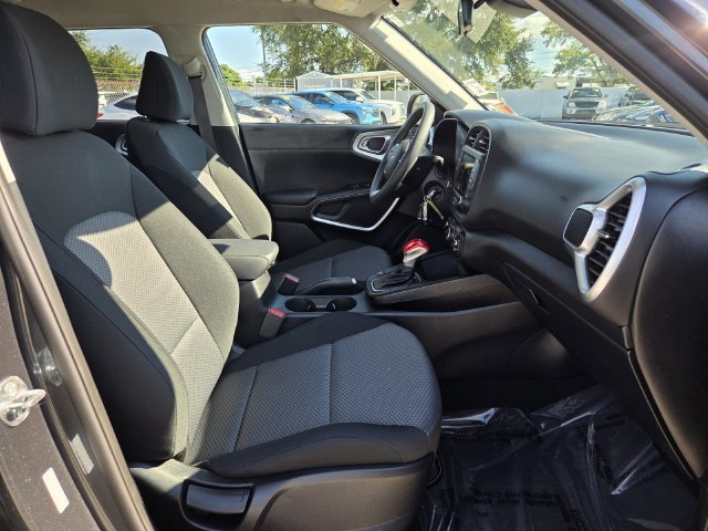 Used 2025 Kia Soul LX w/ LX Technology Package FWD image 19