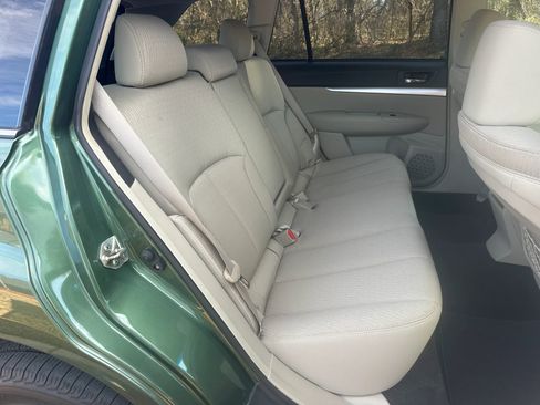 Used 2011 Subaru Outback 2.5i Premium image 12