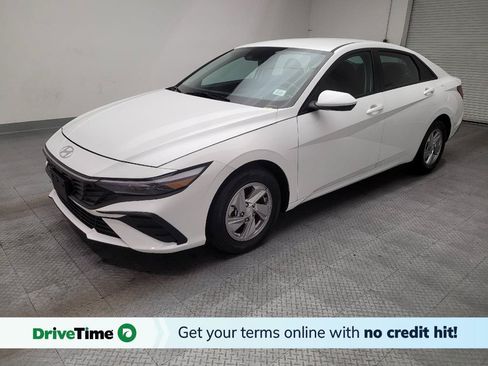 Used 2025 Hyundai Elantra SE w/ Cargo Package FWD image 1
