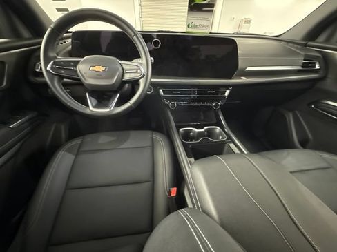 Used 2026 Chevrolet Traverse LT AWD/4WD image 13