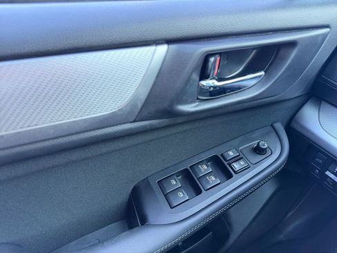 Used 2019 Subaru Outback 2.5i Premium image 11