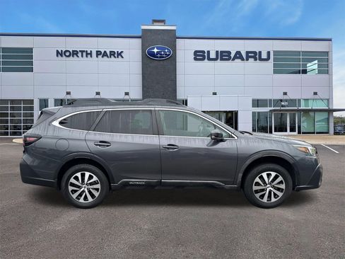Used 2020 Subaru Outback Premium image 2