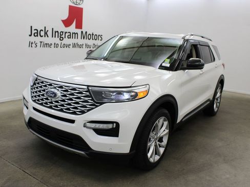 Used 2023 Ford Explorer Platinum w/ Premium Technology Package RWD image 2