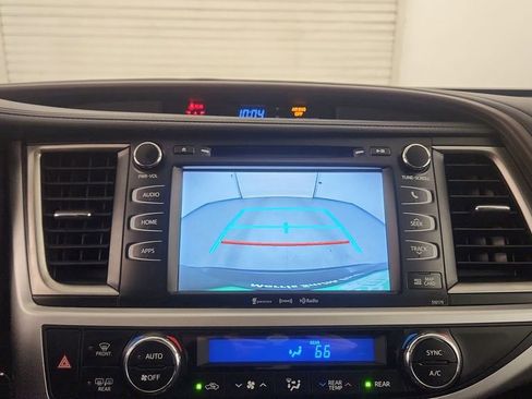 Used 2018 Toyota Highlander XLE image 25