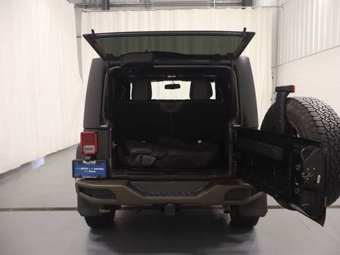 Used 2016 Jeep Wrangler Sahara image 16