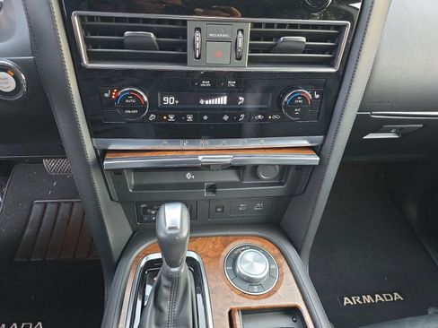 Used 2024 Nissan Armada SL w/ Captain's Chairs Package image 33