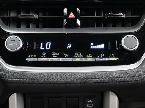 Used 2023 Toyota Corolla Cross AWD Hybrid image 19