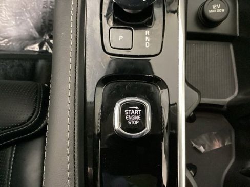 Certified 2024 Volvo XC90 B6 Ultimate w/ Protection Package Premier image 29