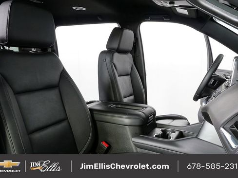 Used 2024 Chevrolet Suburban LT image 23