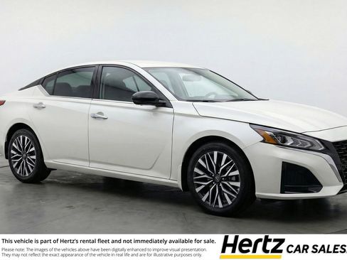 Used 2025 Nissan Altima 2.5 SV image 1