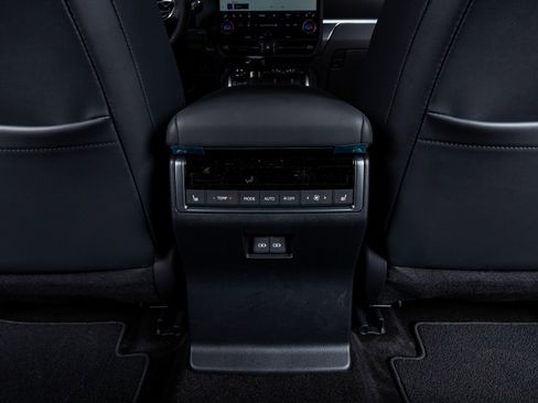 Used 2025 Lexus GX 550 w/ Cold Area Package image 33