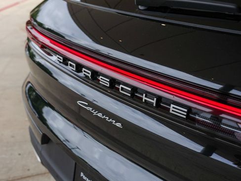 Certified 2025 Porsche Cayenne AWD/4WD image 14