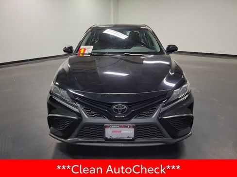 Used 2022 Toyota Camry SE image 3