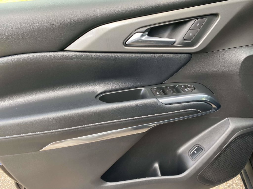 Used 2026 Chevrolet Traverse LT FWD image 19