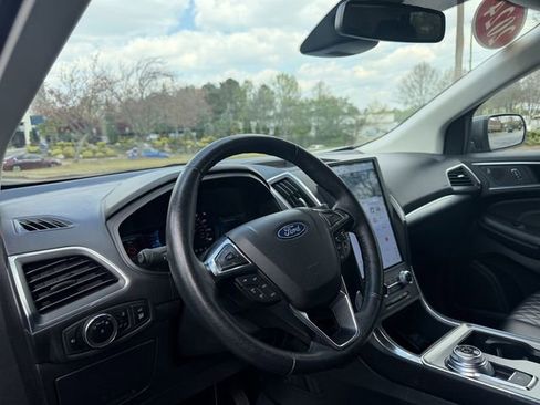 Used 2024 Ford Edge Titanium image 12
