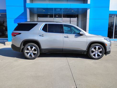 Used 2023 Chevrolet Traverse LT w/ LT Premium Package image 34