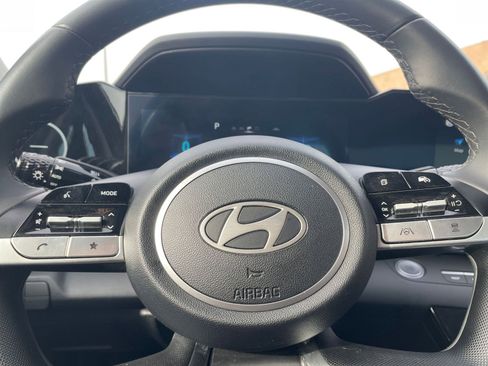 Used 2025 Hyundai Elantra SEL image 29