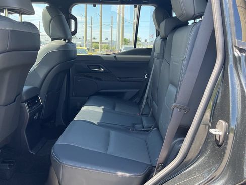 Used 2024 Lexus GX 550 w/ Accessory Package (31) AWD/4WD image 9