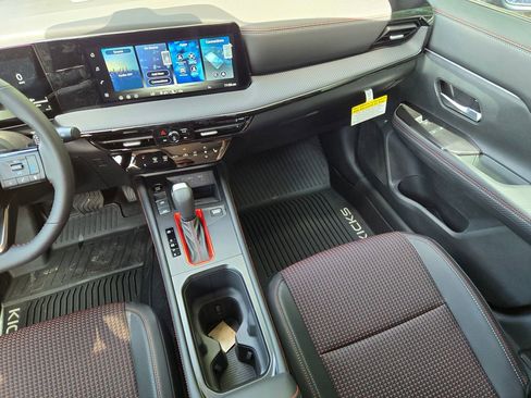 New 2026 Nissan Kicks SR w/ SR Premium Package FWD image 12
